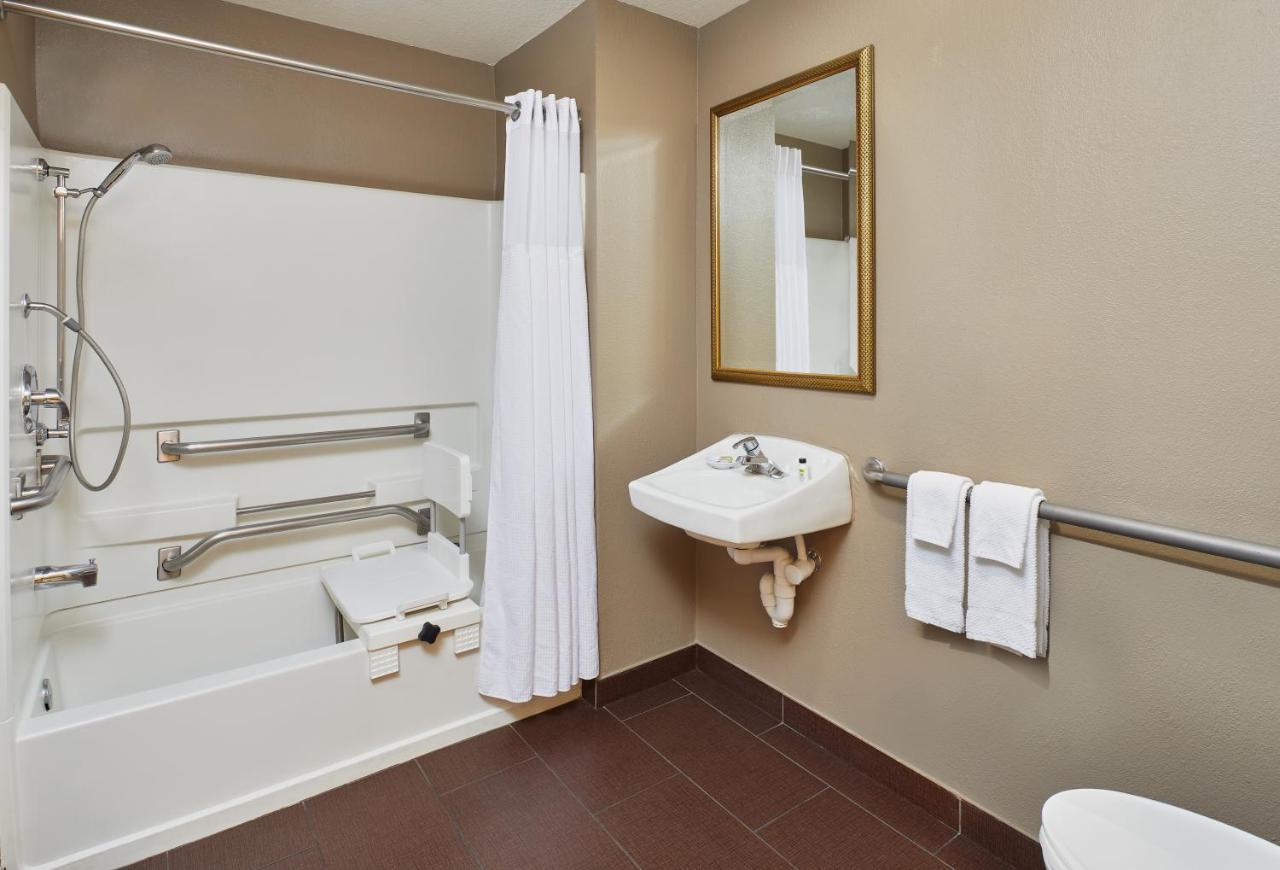 Queen Room Two Queen Beds Mobility Access Tub or Non-Smoking