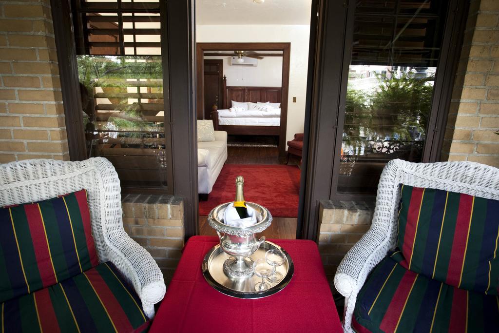 King Honeymoon Suite