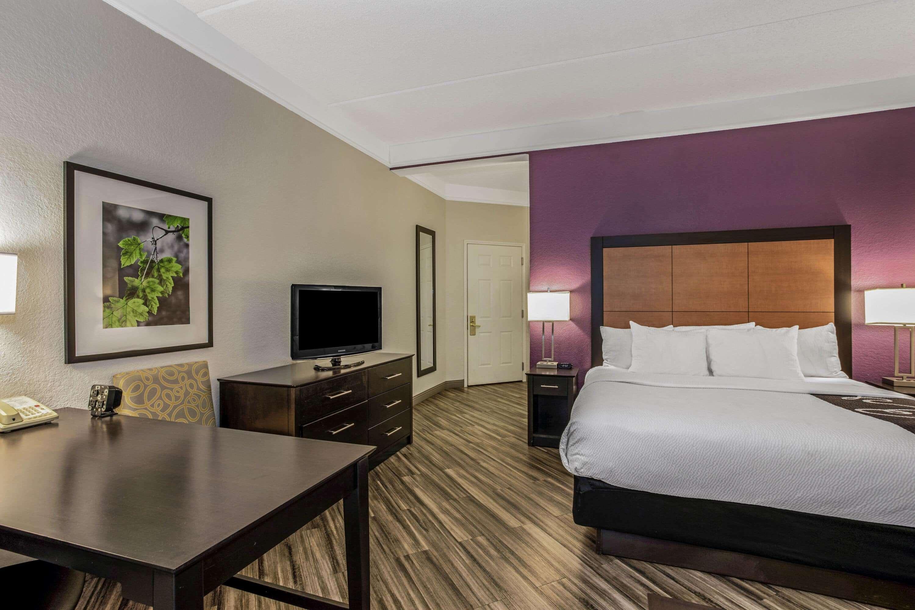 Deluxe Executive King Room Non-Smoking