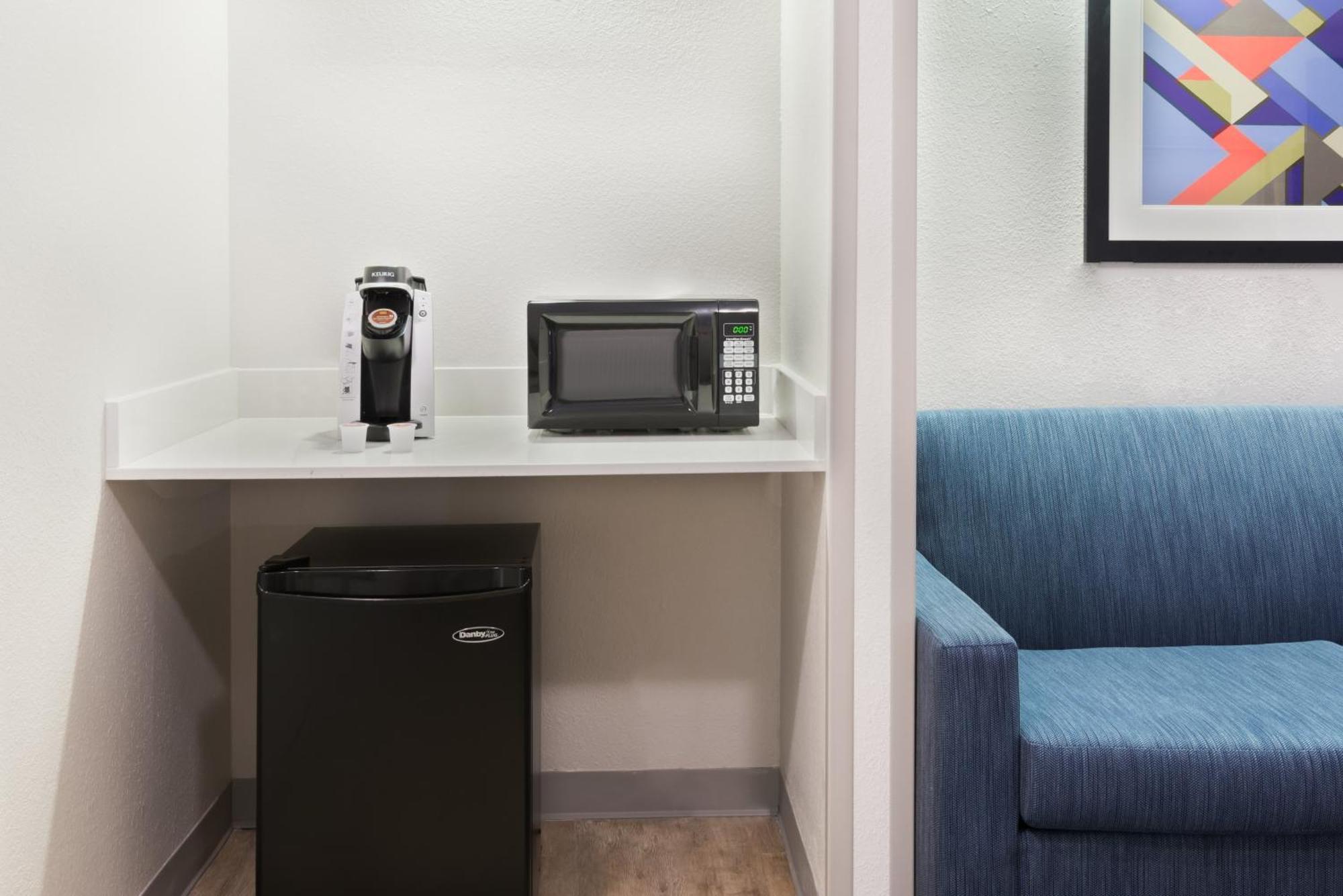 King Suite Mobility Accessible Tub