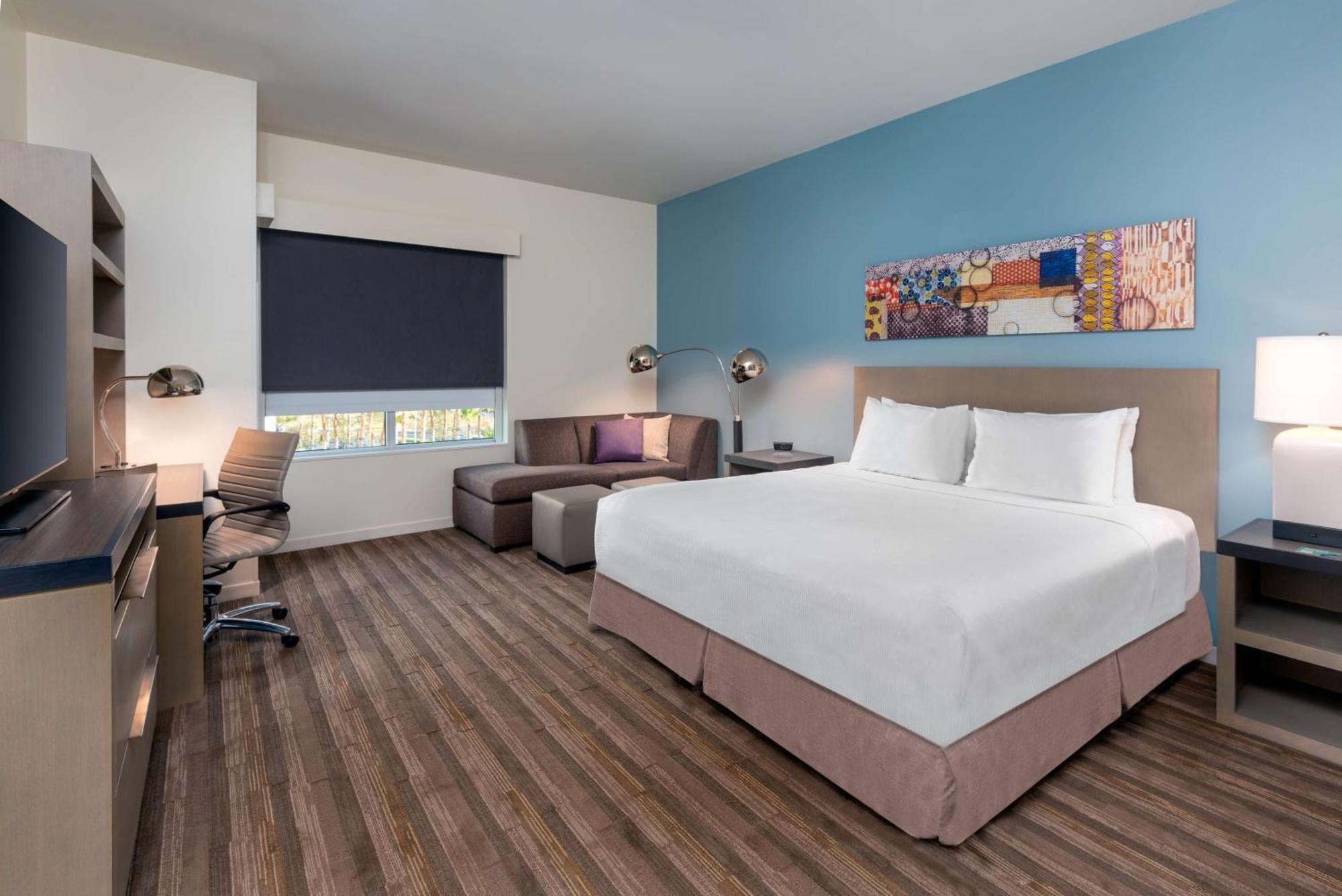 Queen Room with Two Queen Beds and Roll-In Shower - Disability Access