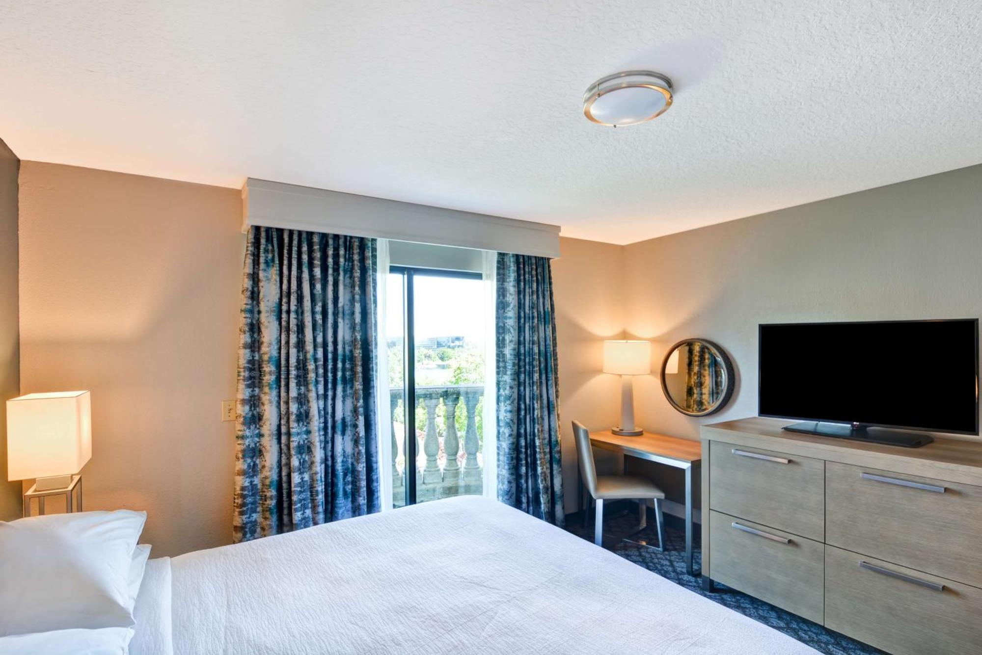 King Suite Lake View Non-Smoking