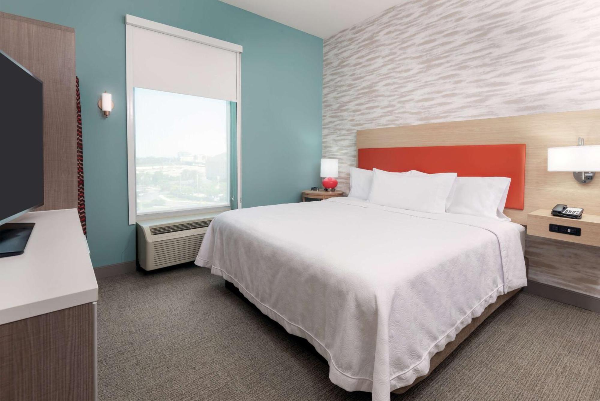 One-Bedroom King Suite - Non-Smoking