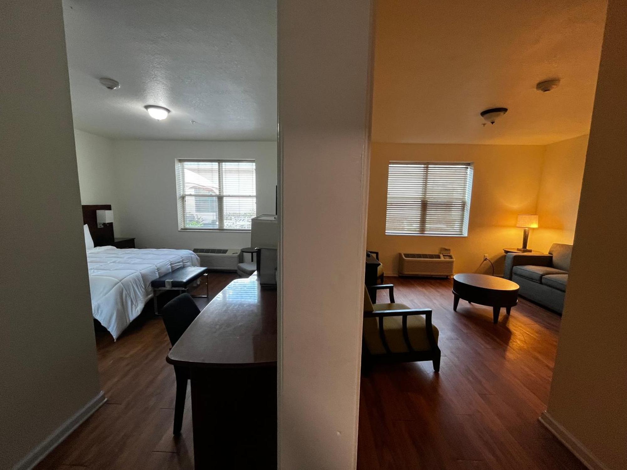 Deluxe King Suite