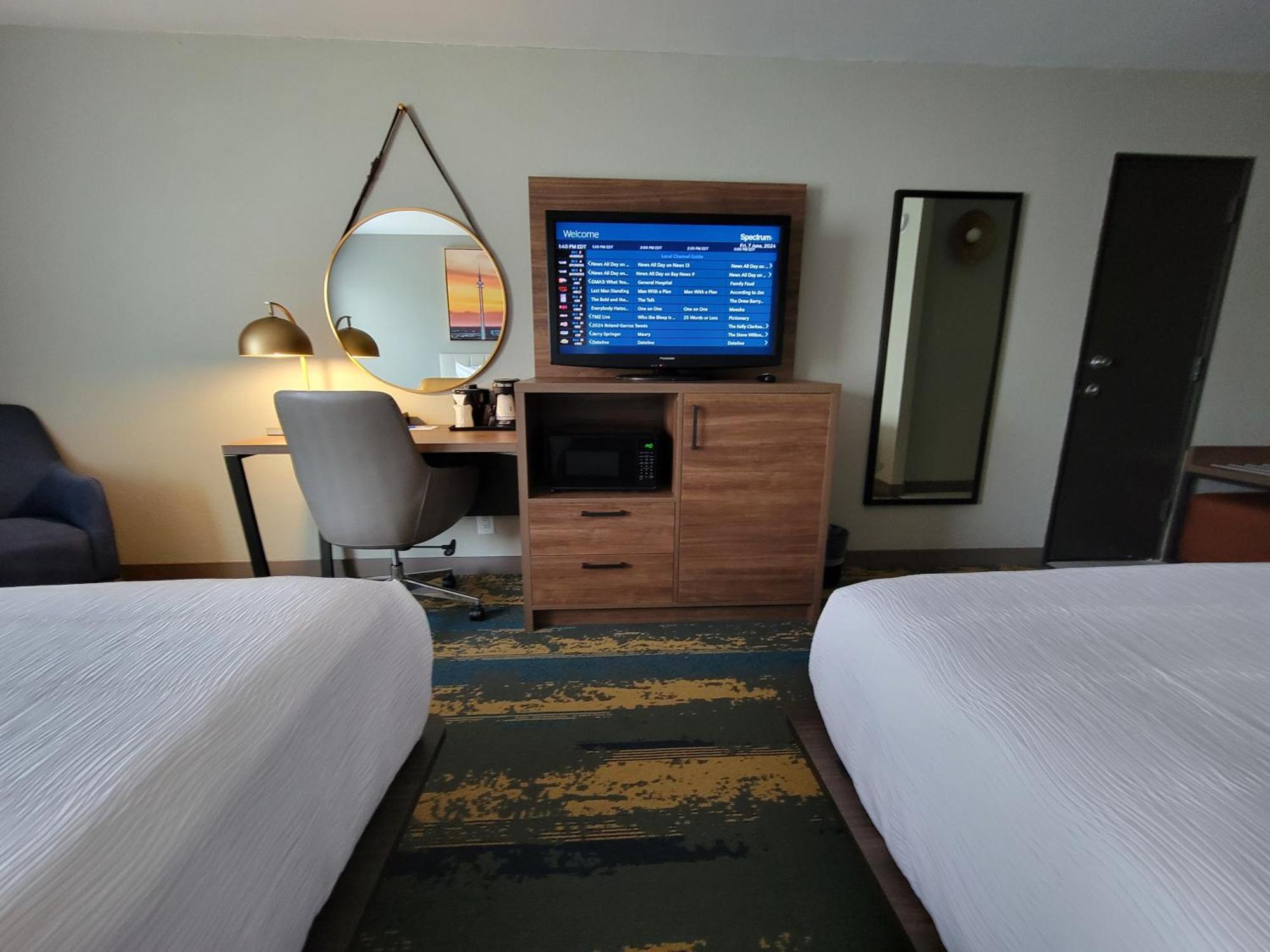 Queen Room with Two Queen Beds - (No Resort Fee)