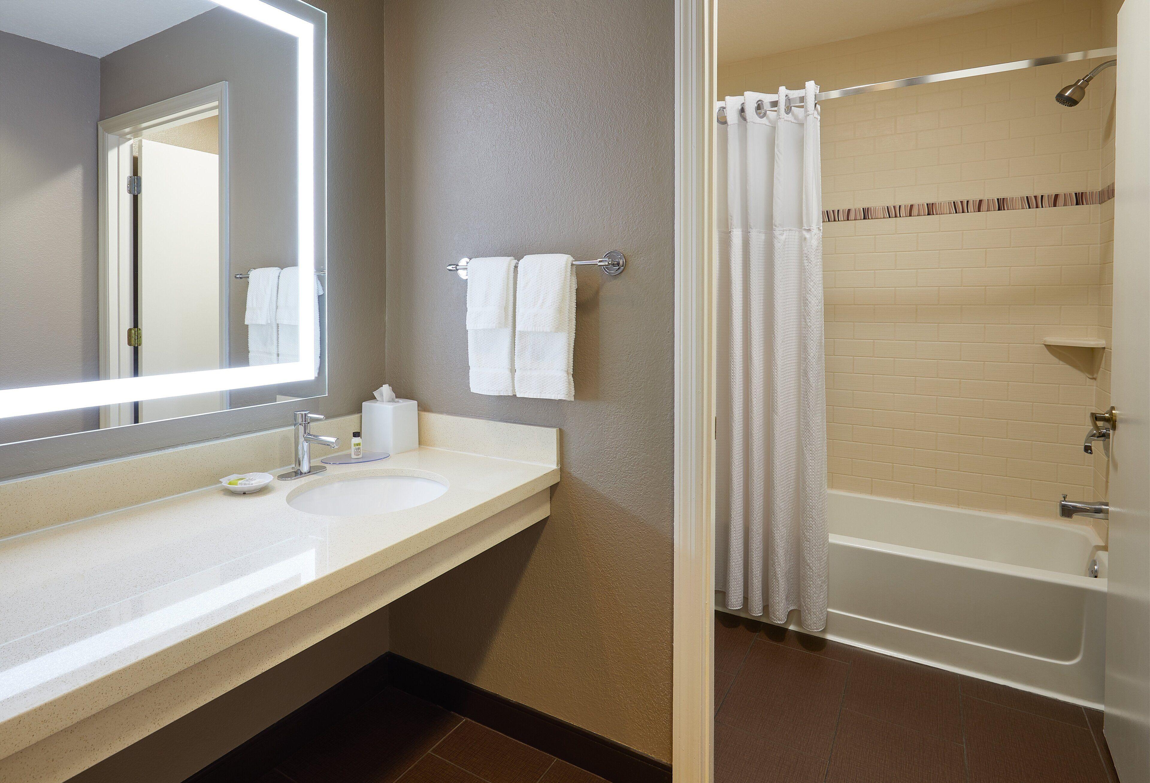 Queen Room Two Queen Beds Mobility Access Tub or Non-Smoking