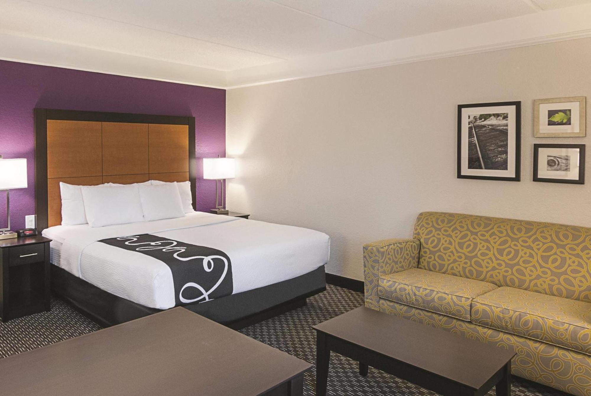 Deluxe Executive King Room Non-Smoking