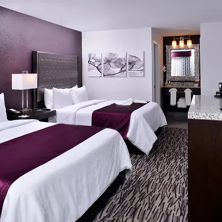 Clarion Inn & Suites Across From Universal Orlando Resort-2