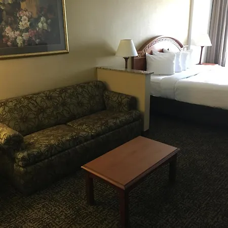 Quality Inn & Suites Winter Park Village Area-2