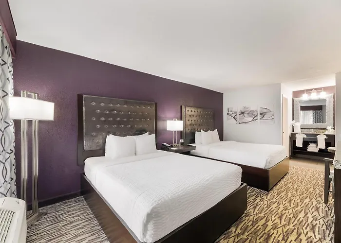 Clarion Inn & Suites Across From Universal Orlando Resort